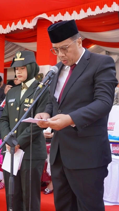 Kakanwil Kemenag Sulteng Membacakan Do'a pada HUT RI Ke-81 di Kantor Gubernur Sulteng