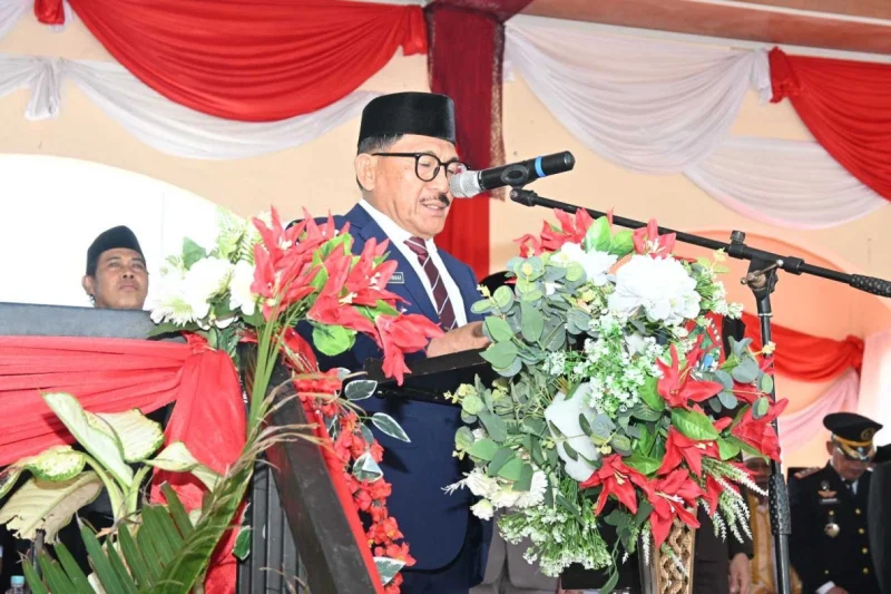 Kakan Kemenag Banggai Bacakan Doa pada Upacara HUT ke-81 Kemerdekaan RI