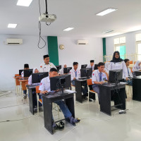 Perkuat Pengawasan dan Mutu Evaluasi, Kasi Pendis Kemenag Parimo Tinjau Persiapan TKA di MAN 1 Parigi
