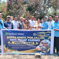 Kemenag Parimo Serahkan Bantuan Untuk Korban Kebakaran di Kasimbar