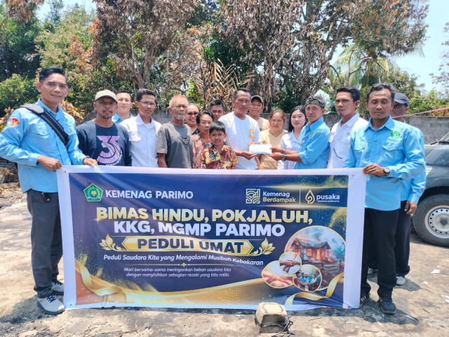 Kemenag Parimo Serahkan Bantuan Untuk Korban Kebakaran di Kasimbar