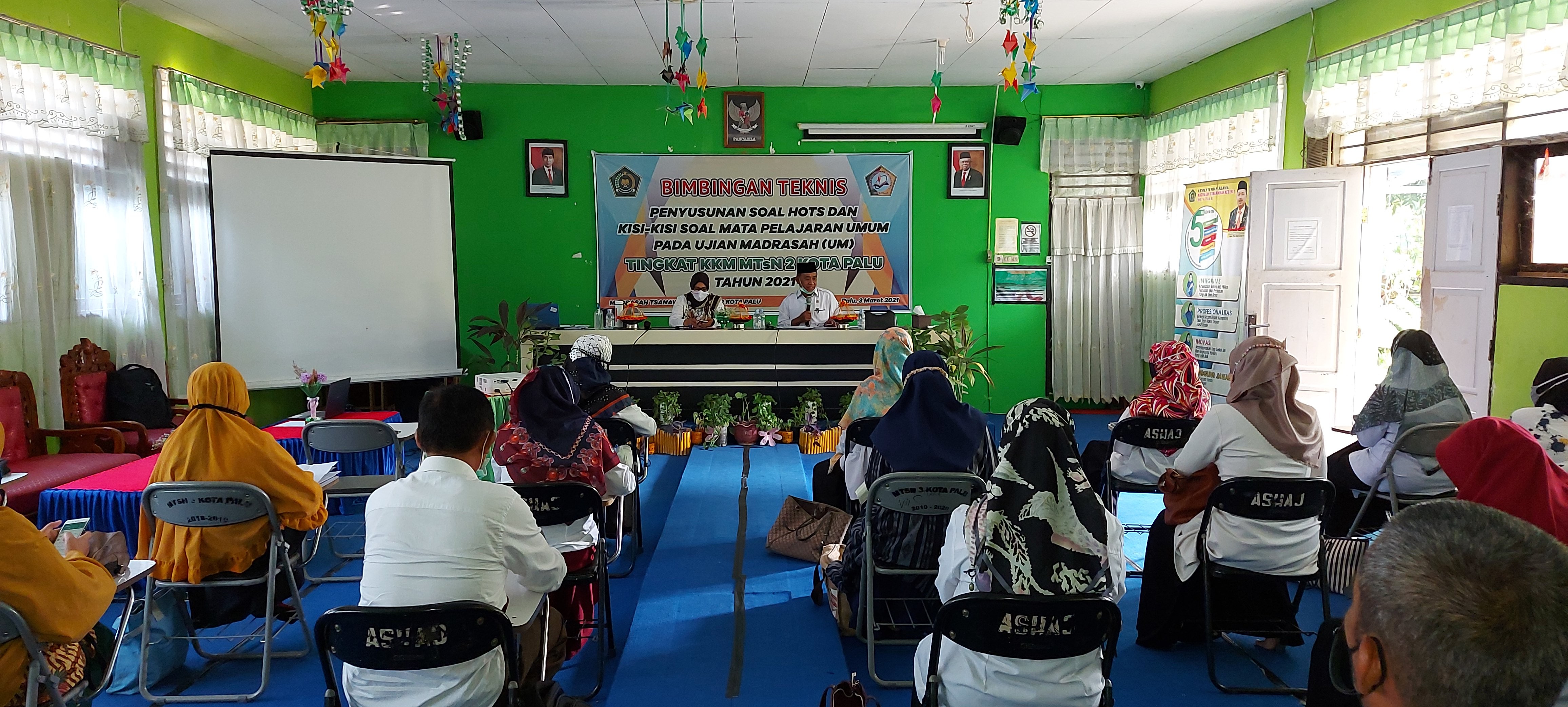 Persiapan UM, KKM MTsN 2 Kota Palu Laksanakan Sosialisasi dan Bimtek