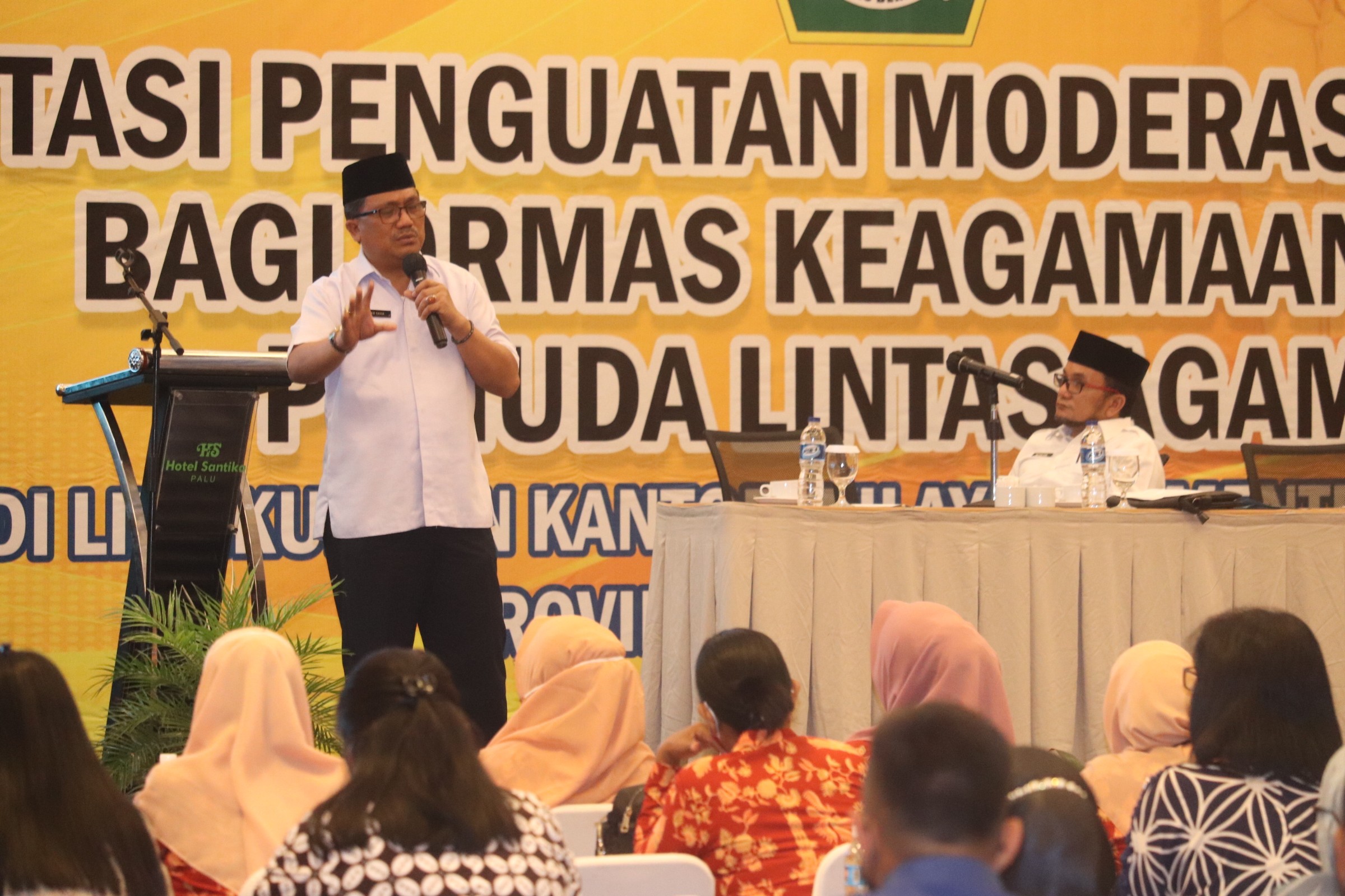 Buka Orientasi Penguatan Moderasi Beragama, Kakanwil Kemenag Ulyas: Berbeda beda itu Indah