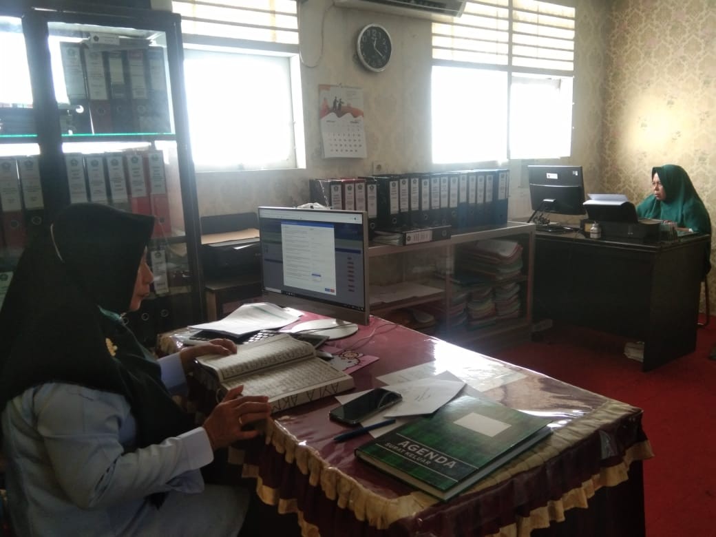 HARI KESEMBILAN PUASA, ASN MAN TOLITOLI TETAP AKTIF MASUK KERJA