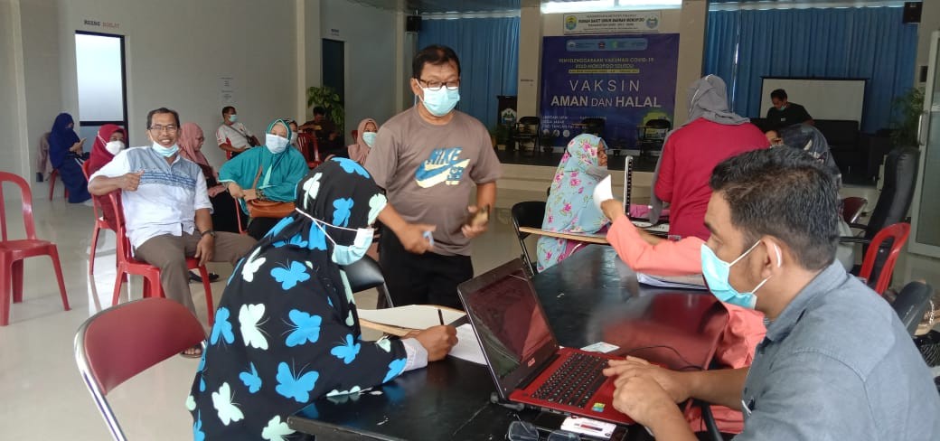 Pendik Dan Tendik MAN Tolitoli Melakukan Vaksinasi