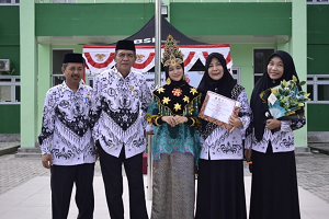 Kabid Penmad Lepas 2 Siswa MAN 2  Kota Palu Menuju Kompetisi Tingkat Nasional dan Provinsi