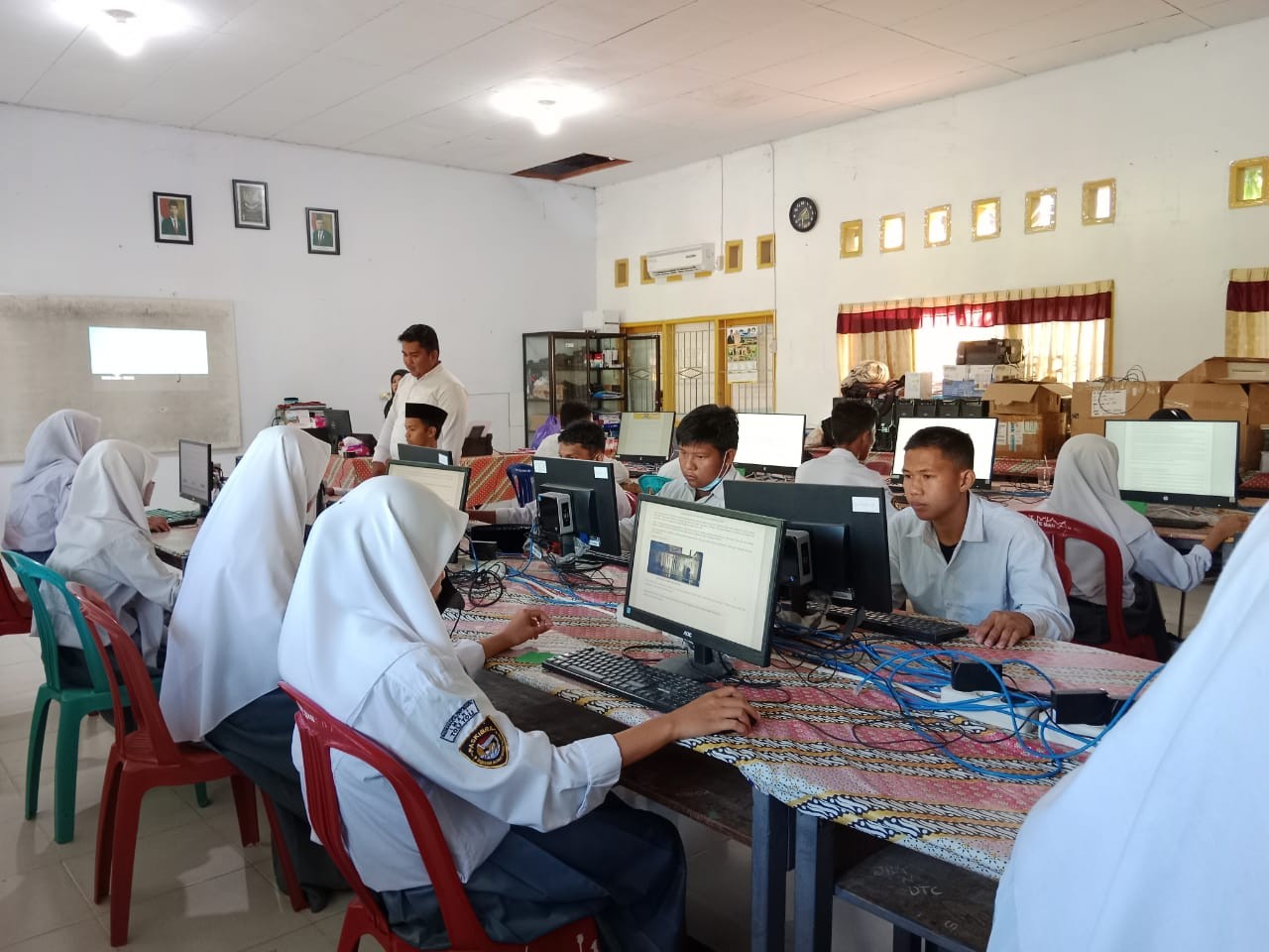 Kepala MAN Tolitoli Buka  Asesmen Nasional Berbasis Komputer Di Ikuti 45 Siswa MAN Tolitoli 