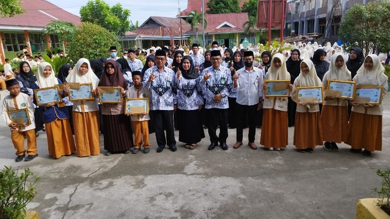 MTsN 2 Kota Palu Peringati Hari Guru Nasional dirangkai dengan Milad MTsN 2 Kota Palu Ke-27