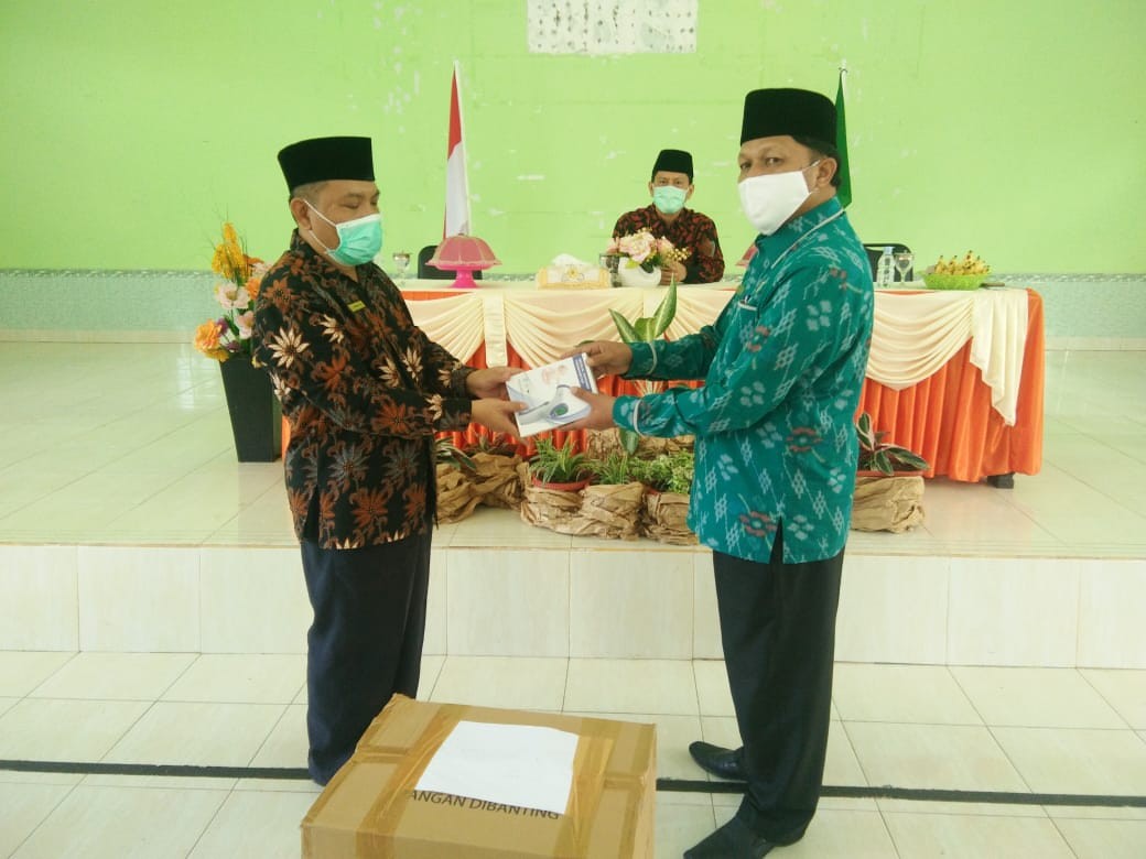 KEMENAG DONGGALA  TERIMA BANTUAN APD
