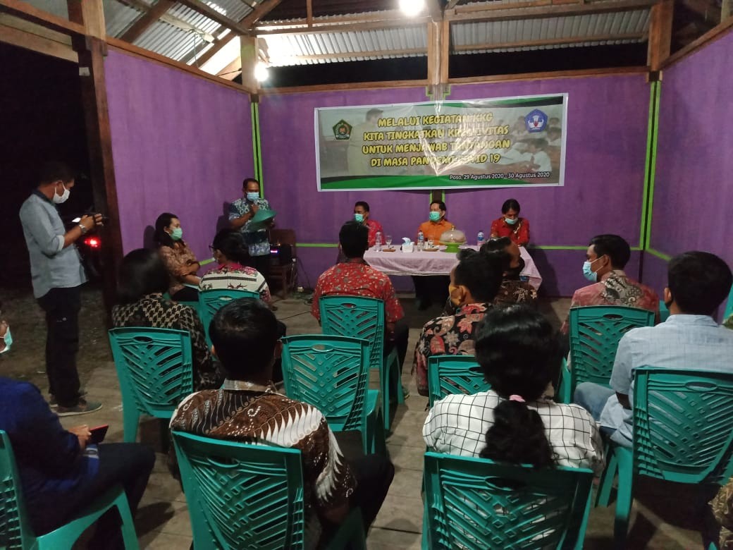 Kakanwil Membuka Kegiatan KKG Agama Hindu di Poso