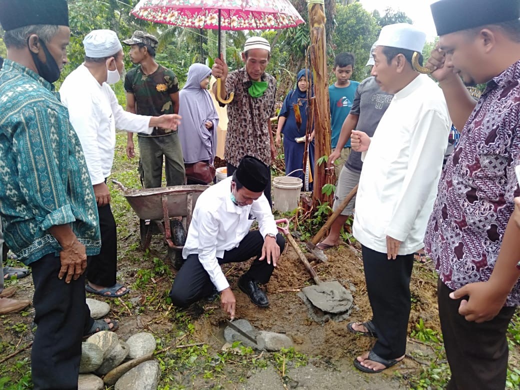 Kakankemenag Parimo Hadiri Peletakan Batu Pertama Pembangunan Ponpes Nahdhatul Khairat