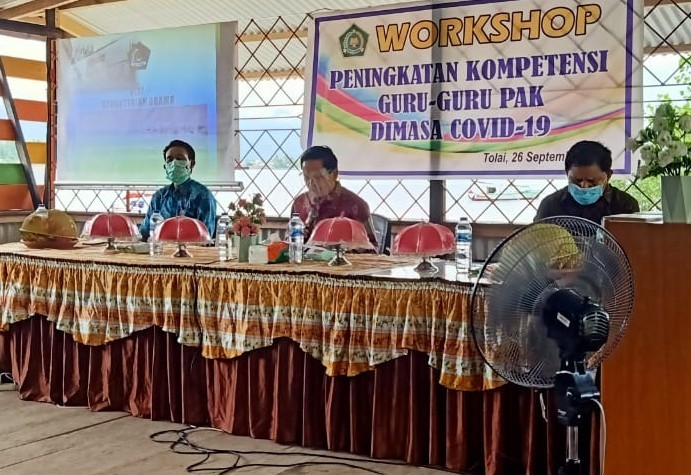Kakanwil Kemenag Sulteng Buka Workshop Guru PAK Di Parimo