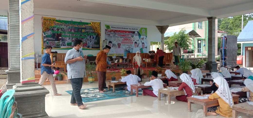 Hari Santri, Kabag TU Saksikan Penulisan Mushaf AlQuran 10 Juz di Ponpes Al Hikmah Kota Nagaya
