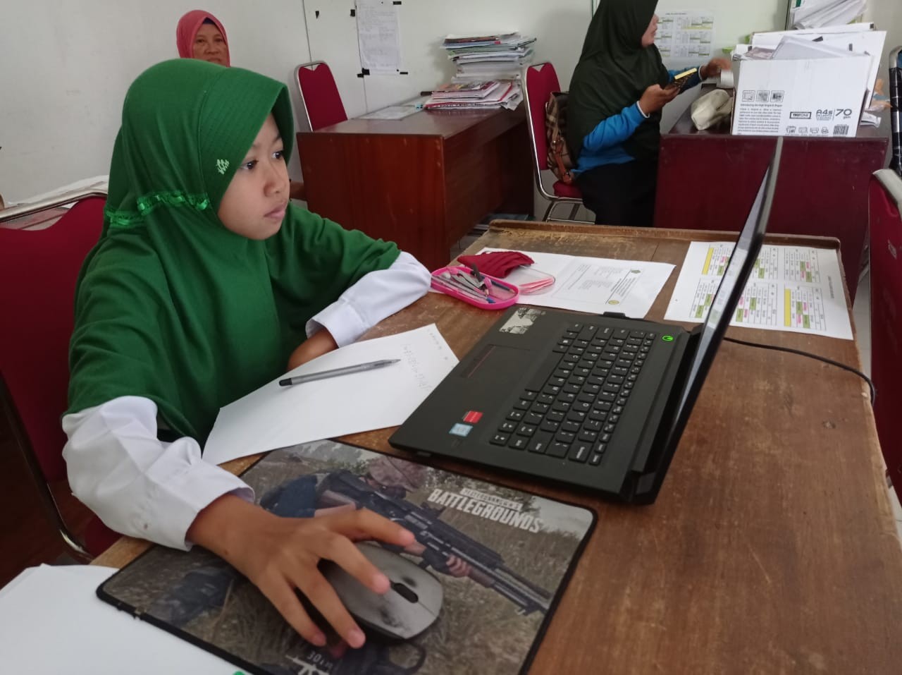 Dua Siswi MIN 3 Parigi Ikuti Simulasi KSM Online