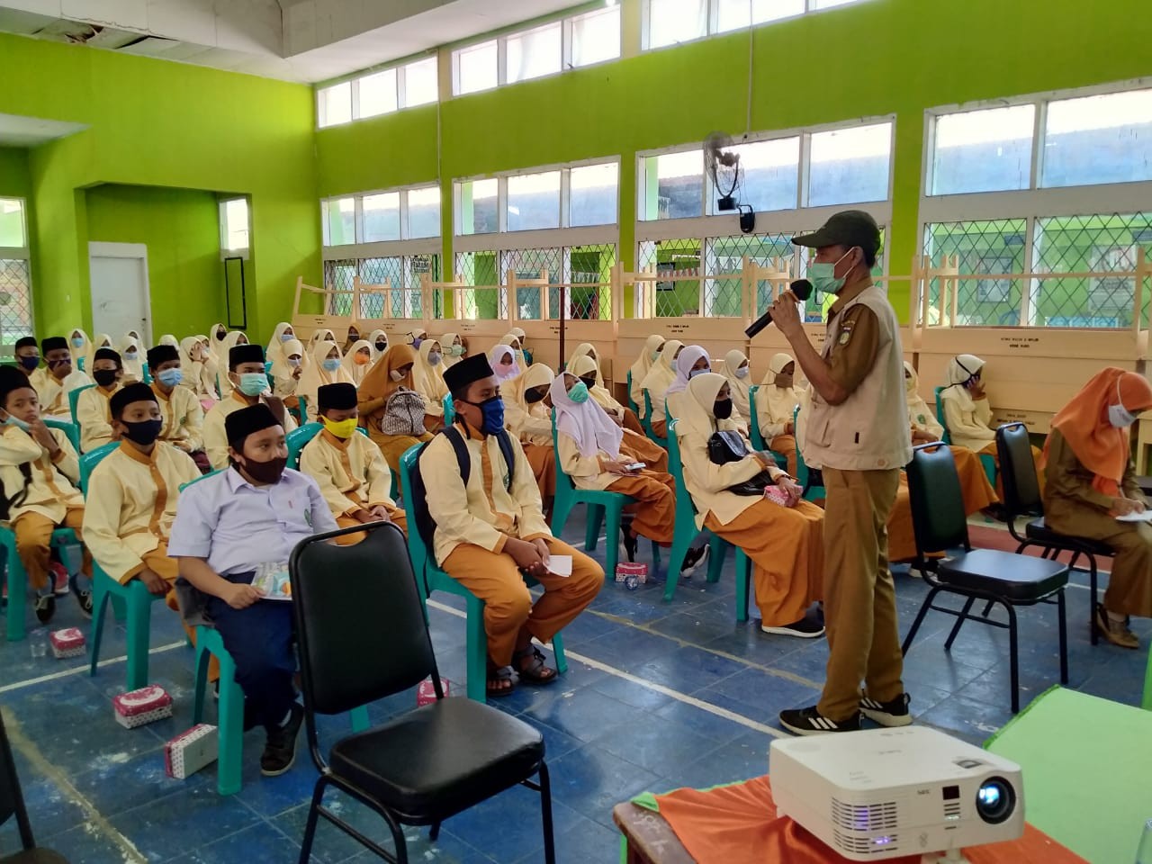 MTs Negeri 2 Kota Palu Laksanakan Sosialisasi Covid 19 dan Penerapan Protokol Kesehatan Pada Siswa