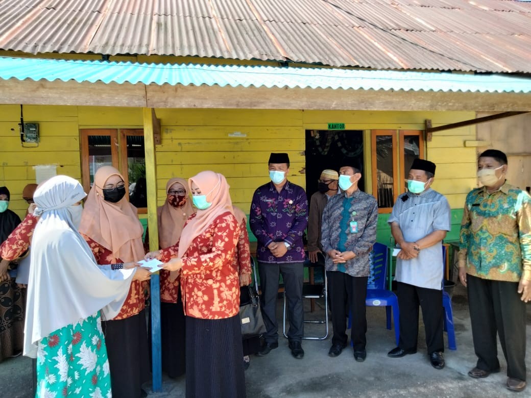 Kemenag Bangkep Berbagi Dalam Rangka HAB RI Ke-75