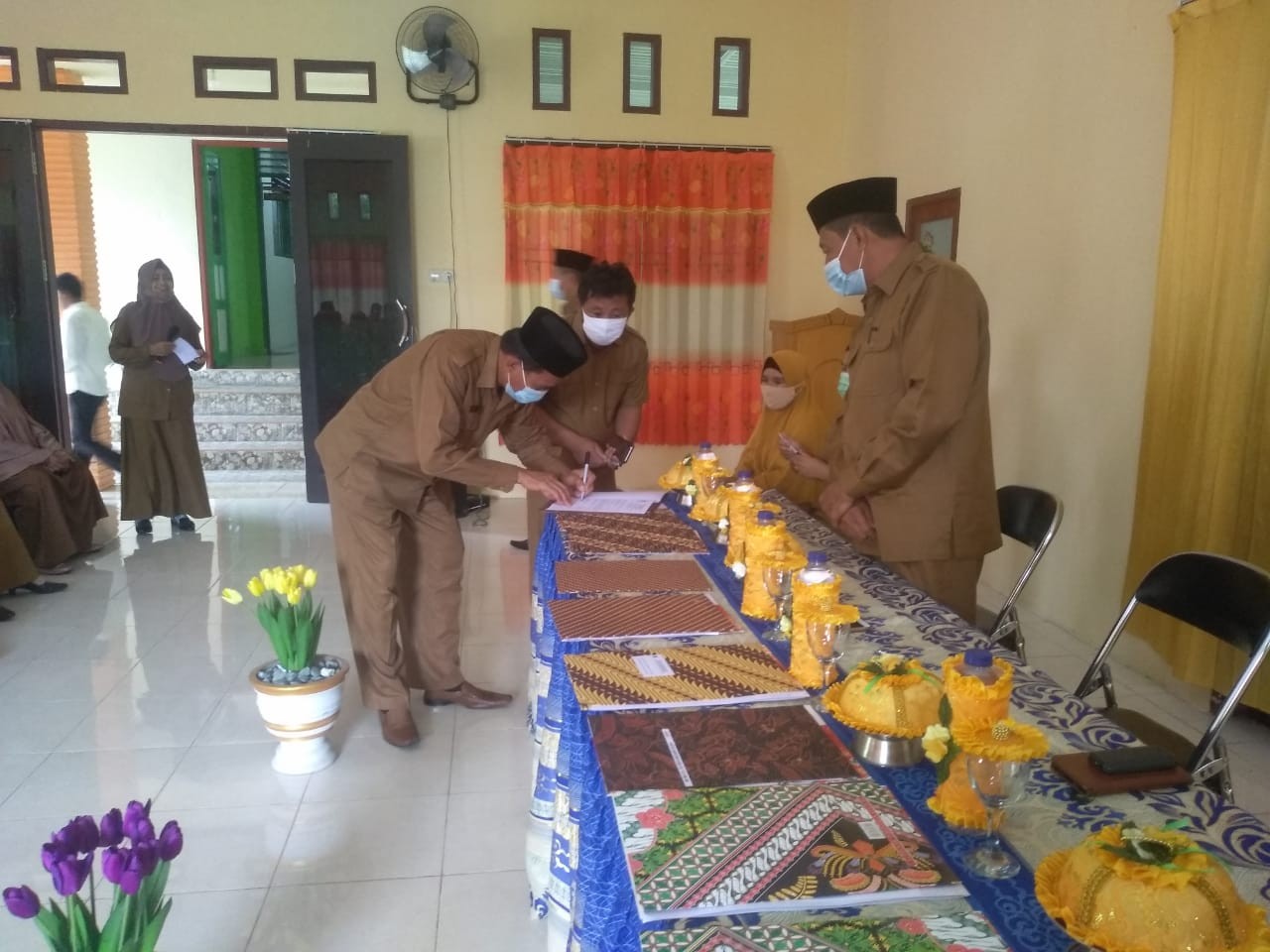 Penyerahan DIPA Petikan Dan Pembinaan Pegawai Kemenag Tojo Una-Una