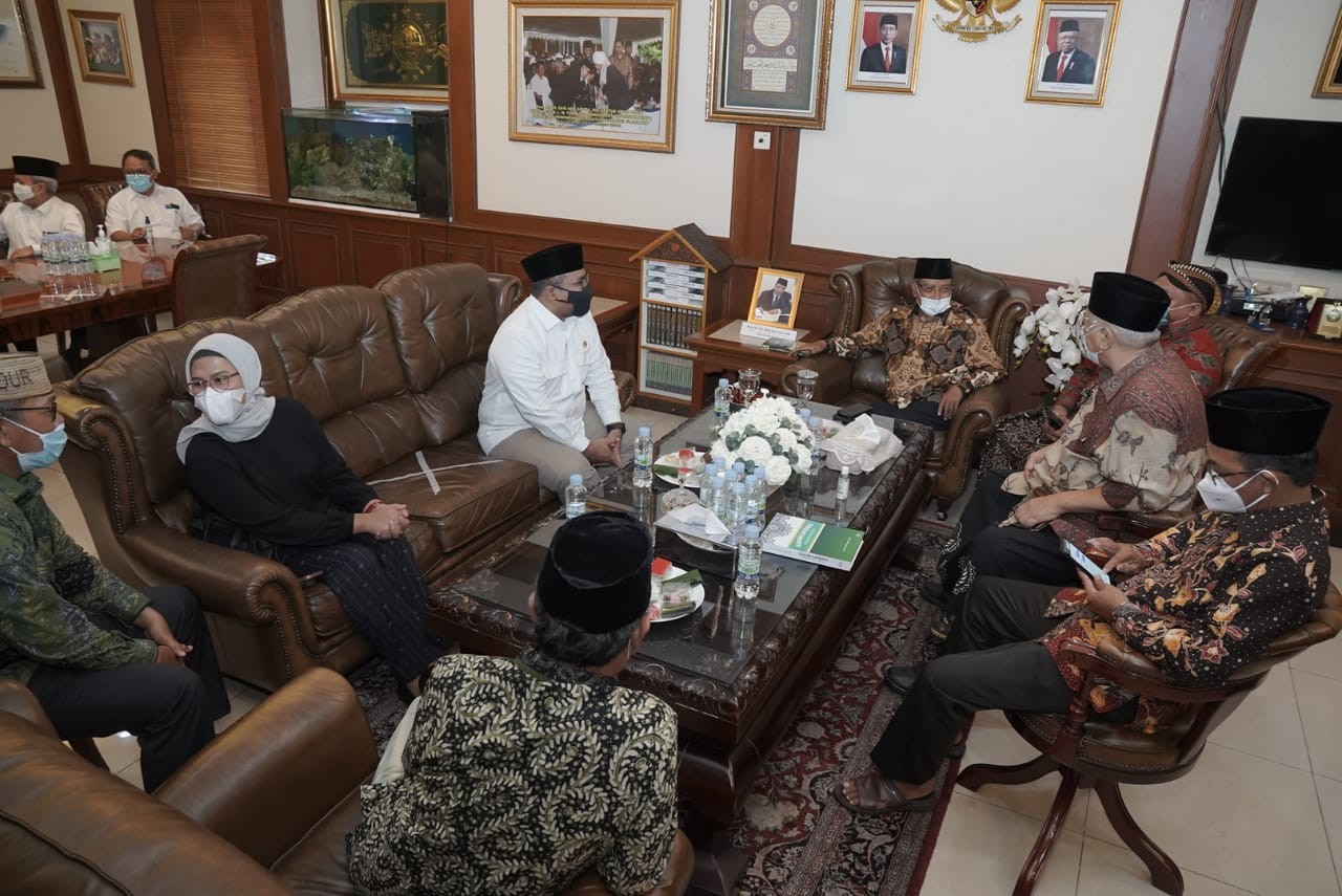Silaturahmi ke PBNU, Menag Sampaikan Pesan Presiden tentang Kemandirian Pesantren
