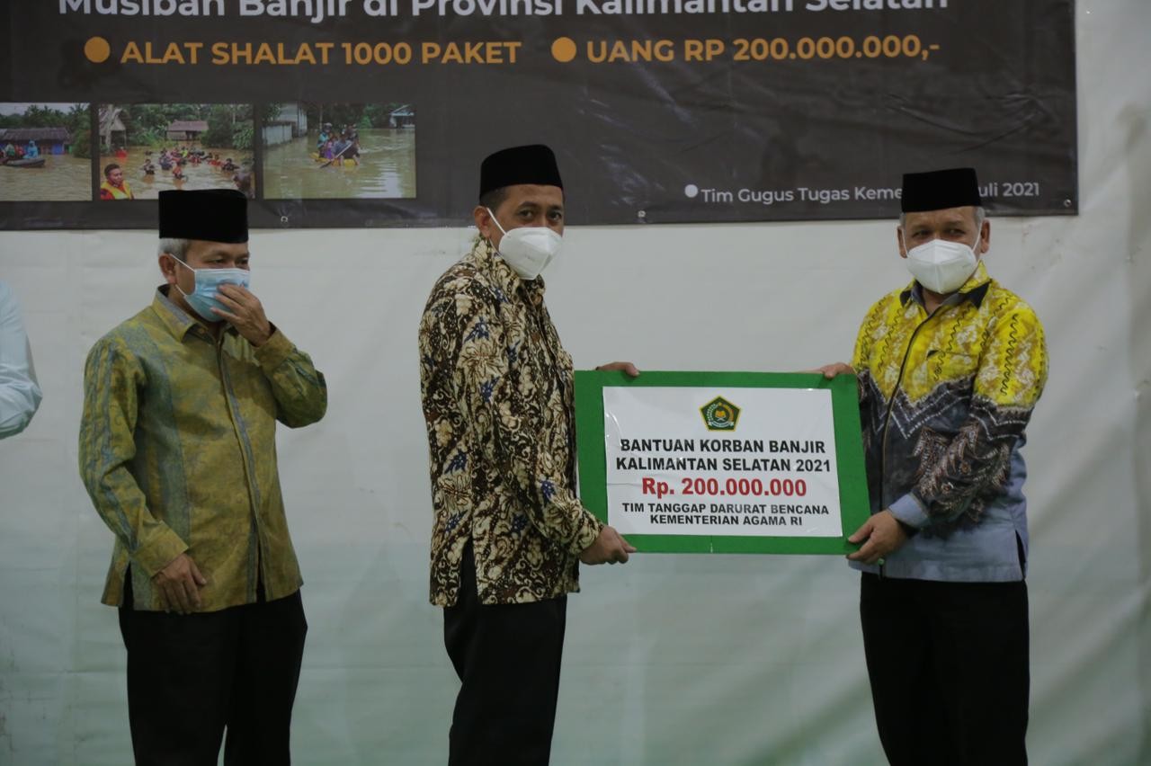 Kemenag Salurkan Bantuan ASN untuk Masyarakat Terdampak Banjir Kalsel