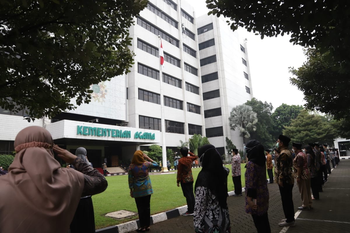 Perkokoh Kesadaran Berbangsa, Setiap Tanggal 17 ASN Kemenag Gelar Hormat Bendera dan Doa