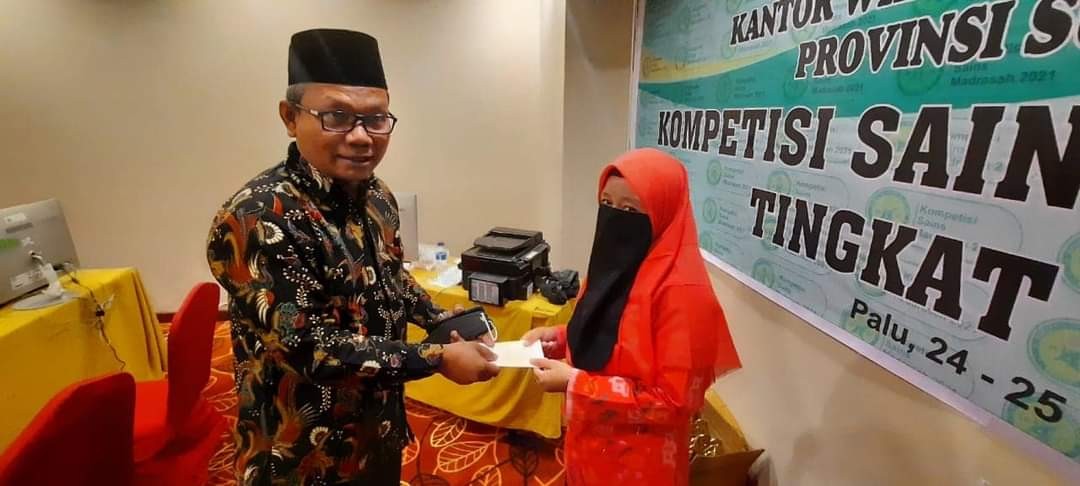 Reward Dua Siswa Utusan Kemenag Banggai Ikut KSM Nasional
