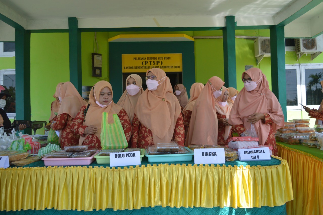 DWP Kemenag Buol Gelar Bazar Peringati HUT DWP dan Rangkaian HAB Kemenag ke 77