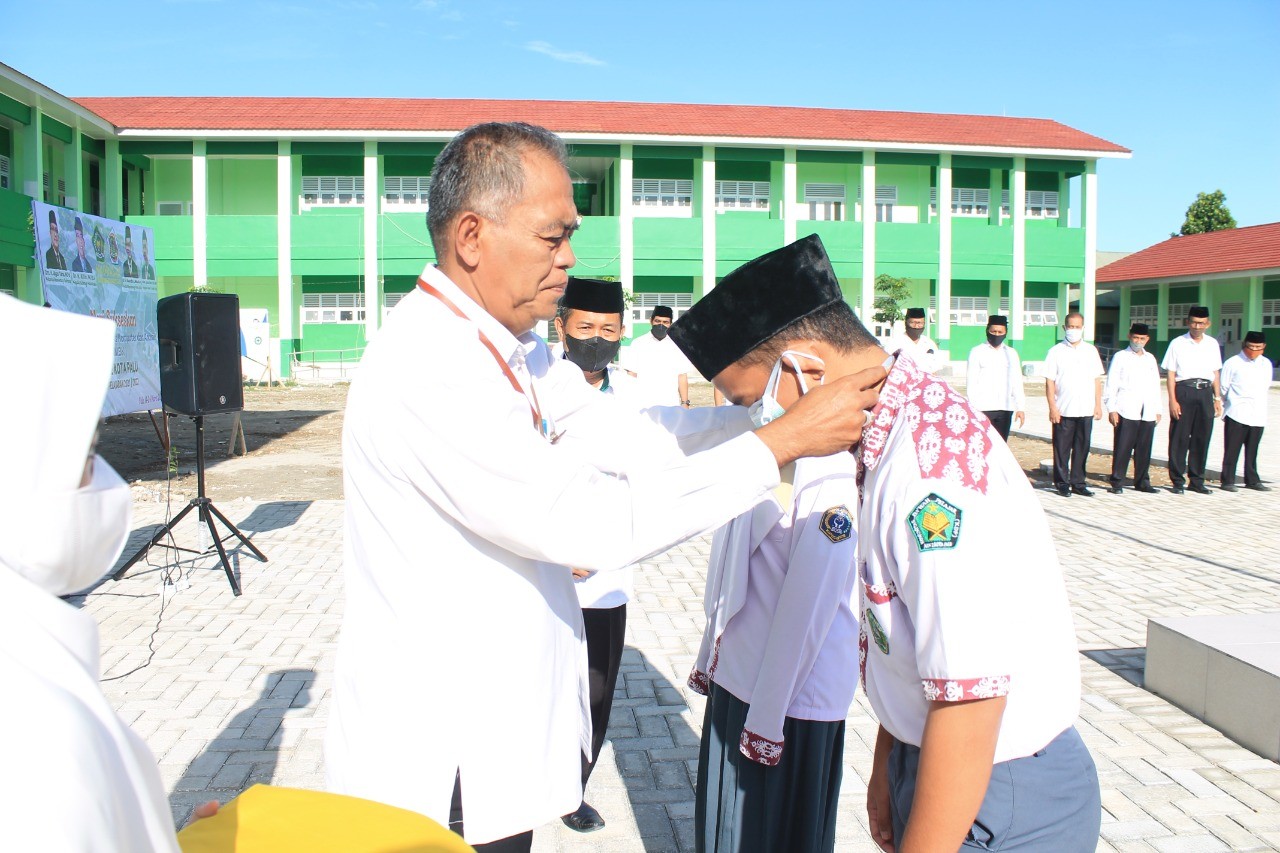 Kabid Penmad Membuka Ujian Madrasah Berbasis Komputer dan Android MAN 2 Kota Palu 