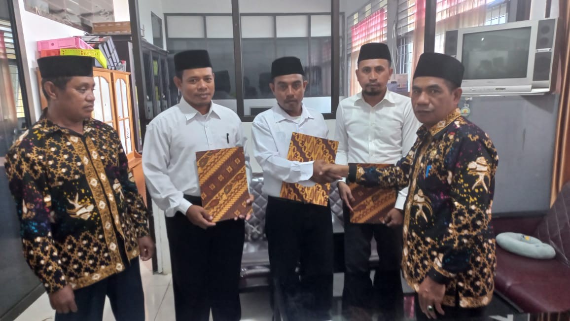 Serahkan SK PPPK, Tetap Jaga Integritas Dalam Mengajar