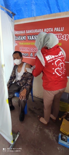 GTK MTsN 2 Kota Palu Terima Vaksinasi Covid-19 