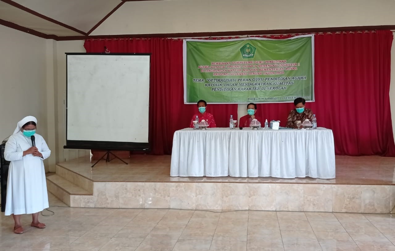 Kakanwil Kemenag Sulteng Buka Pembinaan Peningkatan Guru Agama Katolik Di Parimo