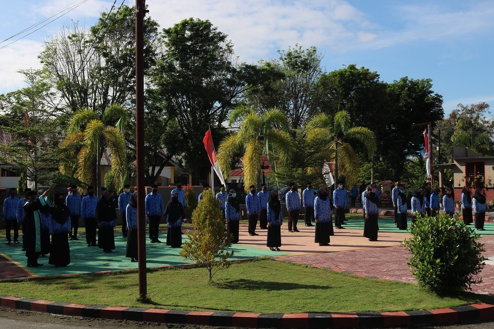 Kakankemenag Poso Mengambil Sumpah Jabatan 43 Orang PNS