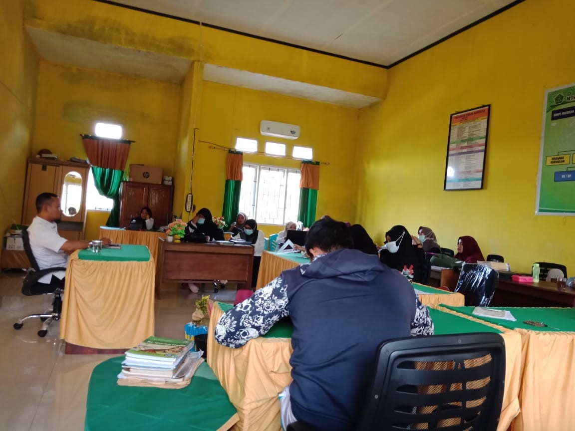Pemilihan Wakil Kepala MTsN 1 Petasia Dilakukan Voting Terbuka