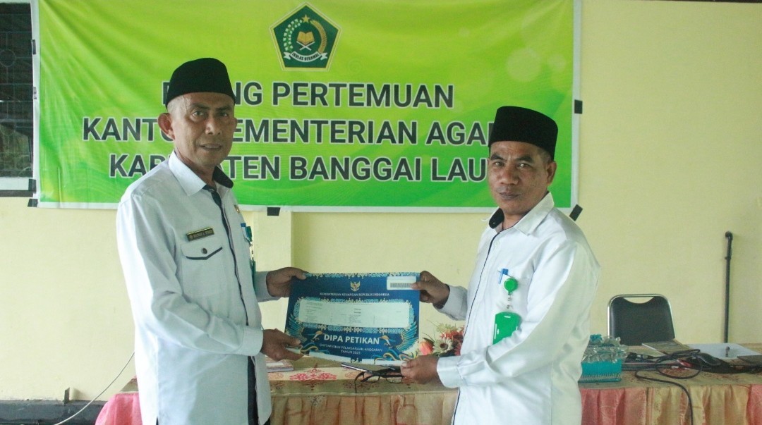 Serahkan DIPA Tahun 2023, Kakankemenag Riatman : Laksanakan Program Kerja Dengan Rasa Tangggungjawab