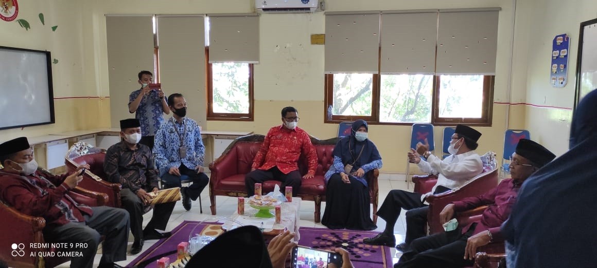 Kamad MTsN 2 Kota Palu Mengikuti  Studi Banding Ketiga Madrasah Penerima SBSN Di Gorontalo