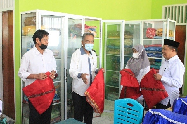 KABID PENMAD APRESIASI UNIT PRODUKSI KETERAMPILAN TATA BUSANA MAN 2 KOTA PALU