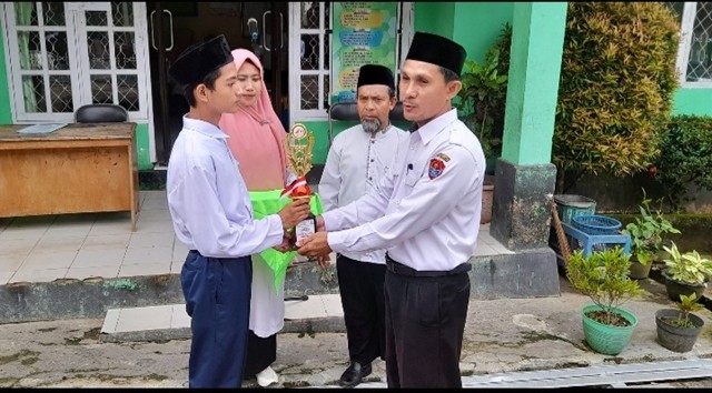 Siswa MTsN 2 Balut Sabet Juara 1 O2SN Pencak Silat Tingkat Kabupaten