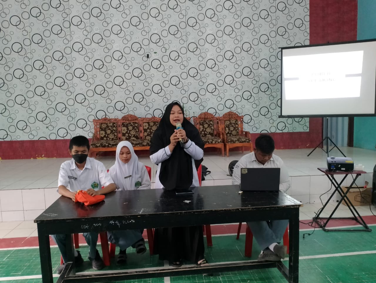 OSIS MAN Tolitoli Gelar Pelatihan Public Speaking 