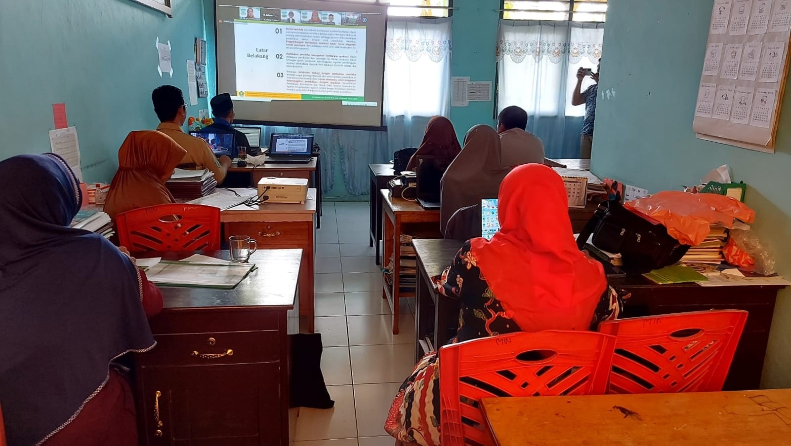 Guru MIN Morowali Utara Mengikuti Bimtek Implementasi Kurikulum Merdeka 