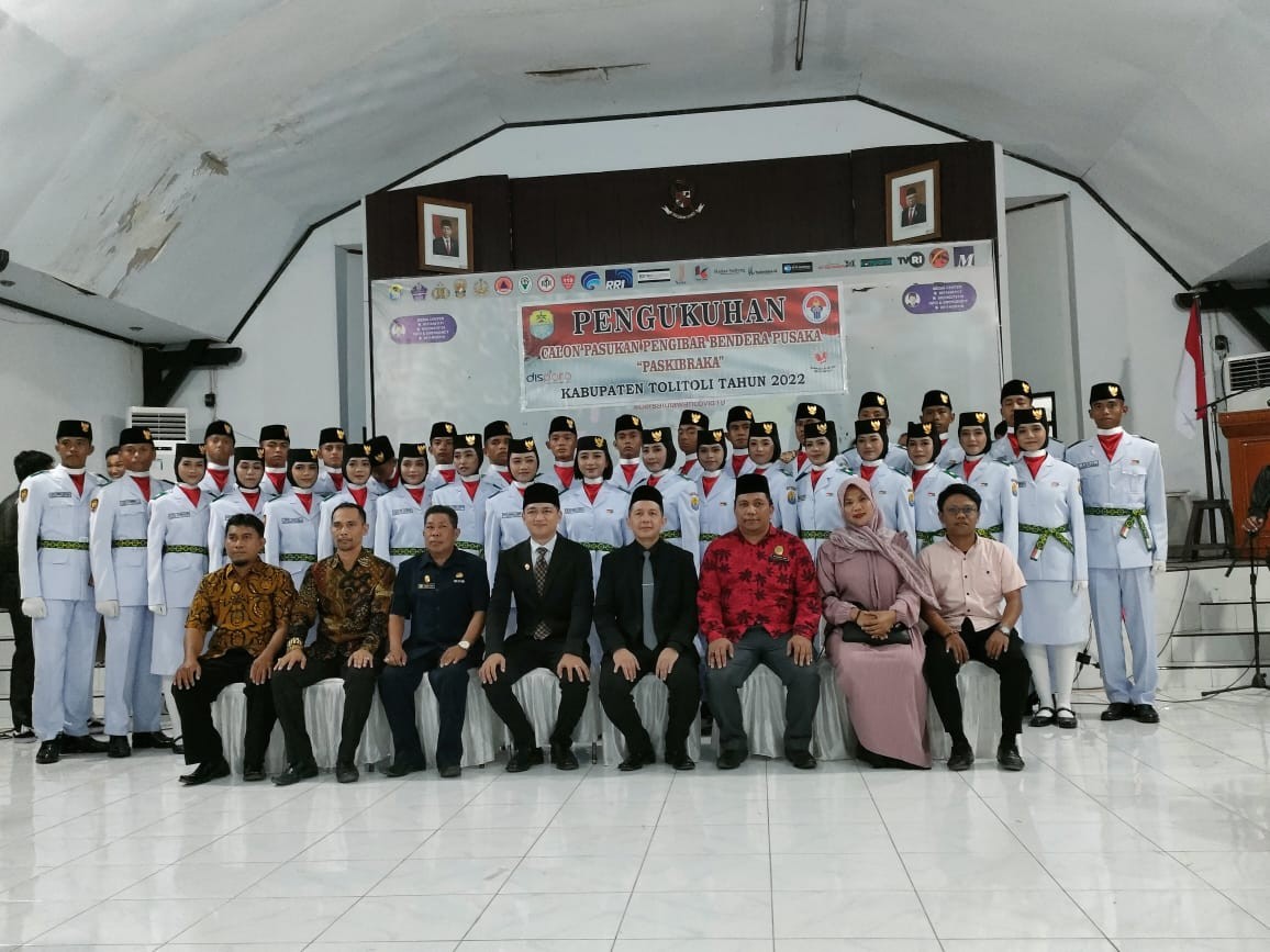 Empat Siswa Man Tolitoli Tergabung Dalam Pasukan Pengibar Bendera  
