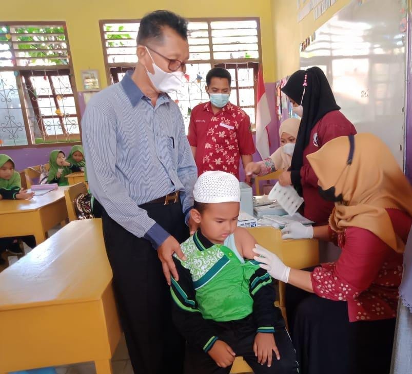 Pemberian Imunisasi Siswa MIN 1 Tolitoli Dari Upt Puskesmas Kota Managaisaki 
