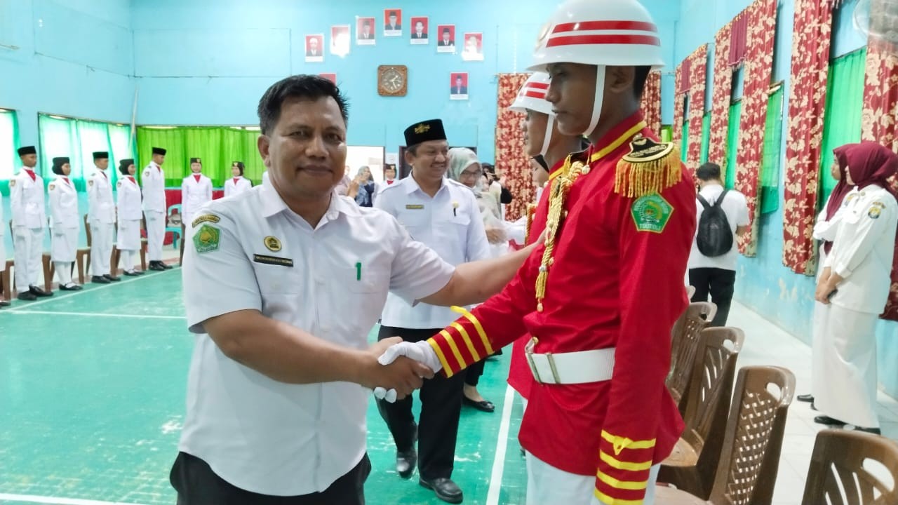 Upacara Pengukuhan Calon Pasukan Pengibar Bendera MAN Tolitoli Tahun 2023