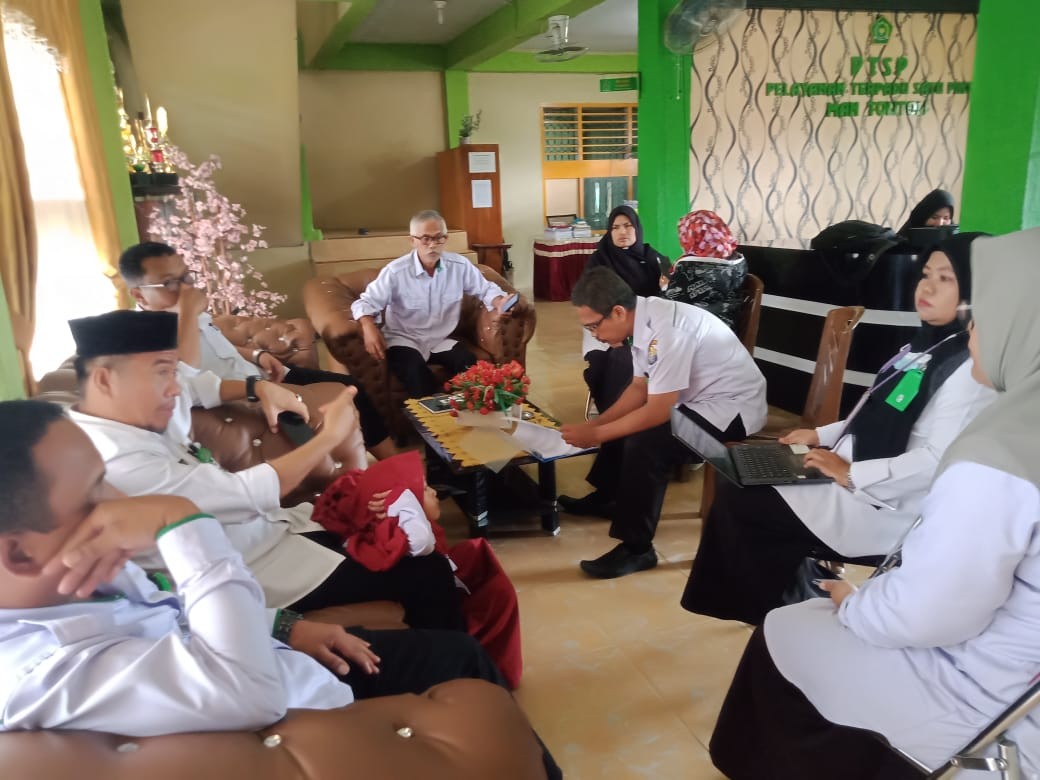 Plh.Kamad MAN Tolitoli Menerima Kunjungan Kasi Penmad dan Ketua Pokjawas Kemenag kab.Tolitoli 