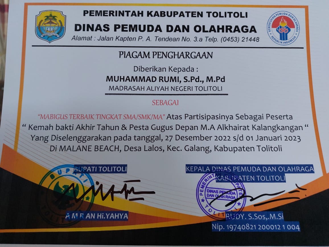 Kepala Man Tolitoli Muhammad A Y Rumi Meneirma Piagam Penghargaan Mabigus Terbaik Sebagai Kepala Madrasah Berprestasi