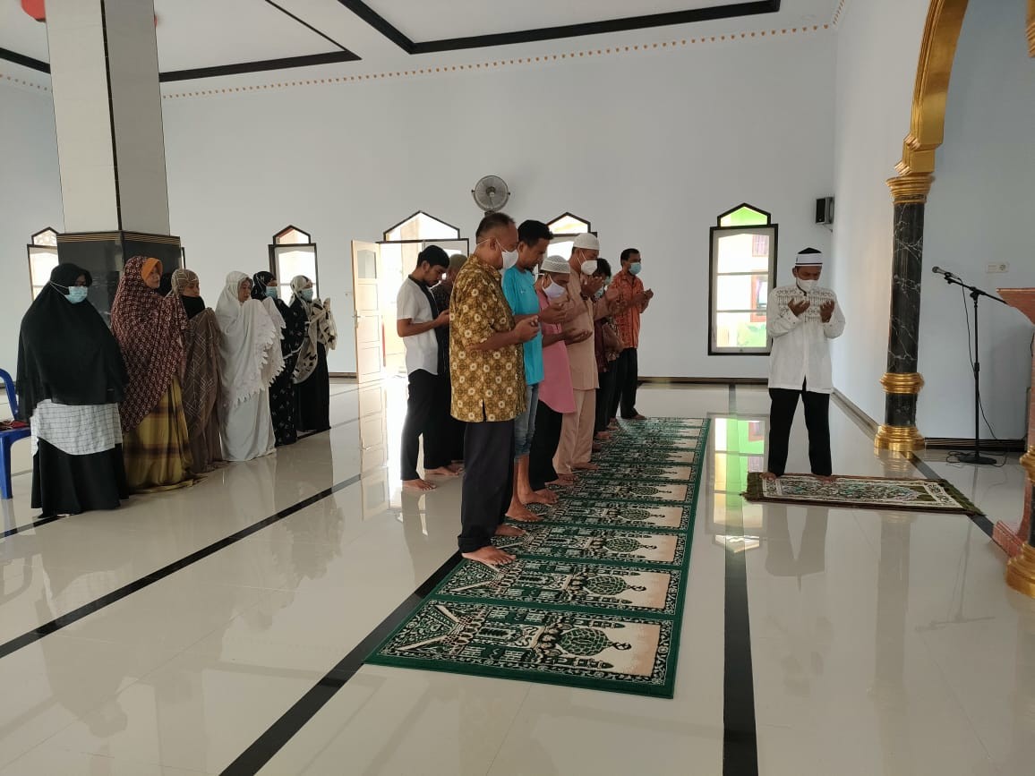 ASN MAN Tolitoli Laksanakan Shalat Ghaib Untuk Almarhum H.Djuweni Maddu