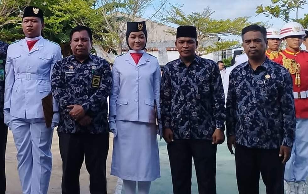  Penyamatan PIN Serta Penyerahan Piagam Penghargaan Kepada Anggota Paskibra EKA Nusantara MAN