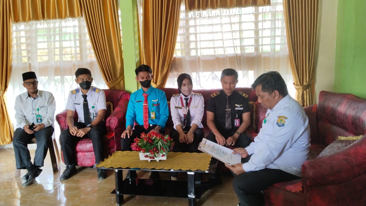  Kepala Man Tolitoli Menerima Kunjungan Tim Lembaga Pendidikan Profesi Penerbangan Trans Jaya Flight School 