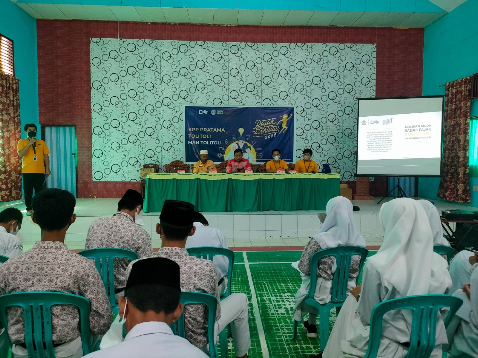 Siswa Siswi Madrasah Aliyah Negeri Tolitoli Mengikuti Sosialisasi  Pajak bertutur 