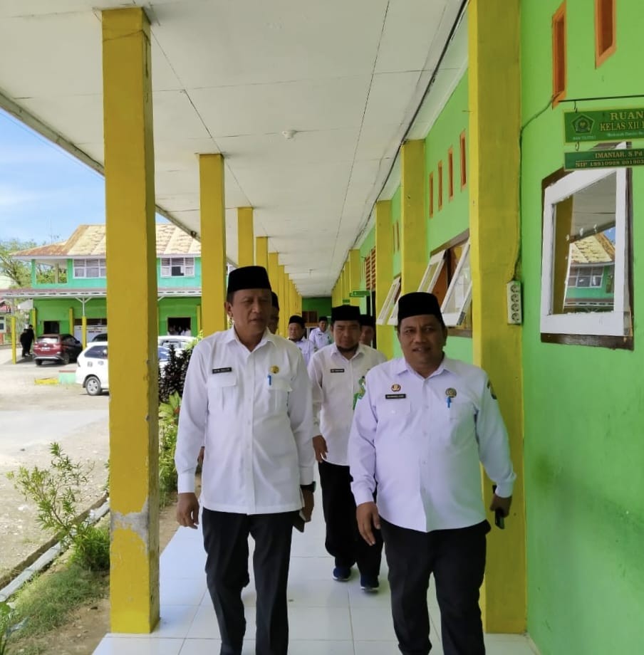 Upacara Pembukaan Penilaian Akhir Semester di MAN Tolitoli