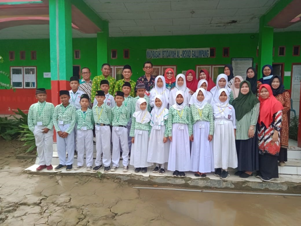 Kamad  MIN 1 Tolitoli Monitoring Ujian Madrasah pada Anggota KKM