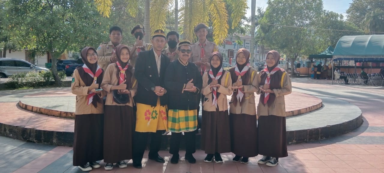 Pembina bersama Siswa Siswi Man Tolitoli Mengikuti Upacara Hutda Kabupaten Tolitoli ke 62